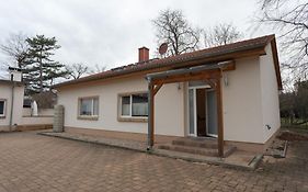 Stadthaus mit 2 Schlafzimmern&Wohnzimmer mit Kamin - Kostenloser Privat-Parkplatz auf dem Grundstück